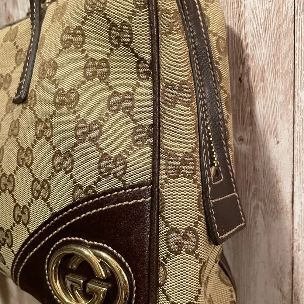 Gucci Beige and Brown Signature shoulder bag , original - Picture 8 of 16